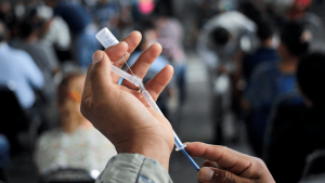 Contemplan ampliar jornada de vacunación a mayores de 18 en la capital potosina