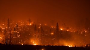 Incendio “Caldor” destruye 104 edificios en California