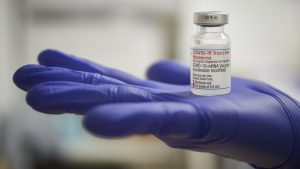 Japón suspende 1.6 millones de vacunas COVID-19 contaminadas