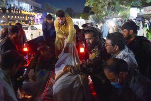 Aumentan a 161 los muertos tras atentado en el aeropuerto de Kabul