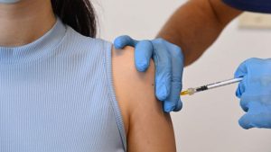 Arranca jornada de vacunación a mayores de 18 años en SLP