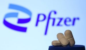 Pfizer autoriza fabricación genérica de su pastilla covid a nivel mundial
