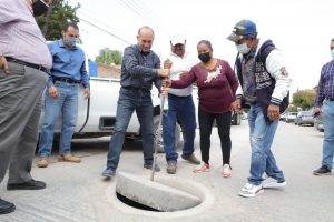 Alcalde Enrique Galindo entrega y arranca obras de renovación de drenaje y agua potable