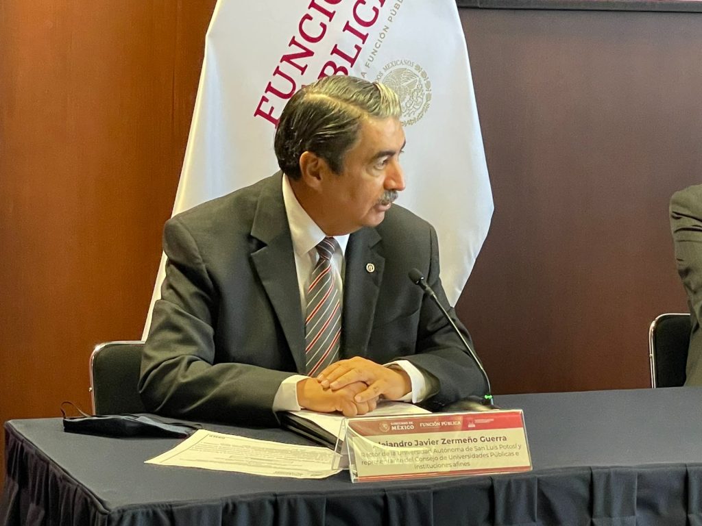 El rector de la UASLP Dr. Alejandro Javier Zermeño Guerra participó este día en la firma del convenio de colaboración entre la SFP y la ANUIES 