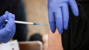 Abren registro de vacunación de refuerzo contra Covid-19 para mayores de 40