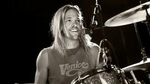Murió Tony Hawkins, baterista de Foo Fighters