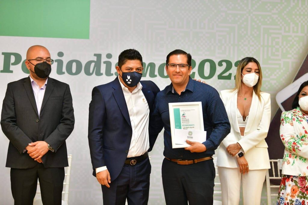 Se entregó estímulos en efectivo y reconocimientos a las y los galardonados en la edición 2022 del Premio Ciudadano Estatal de Periodismo.