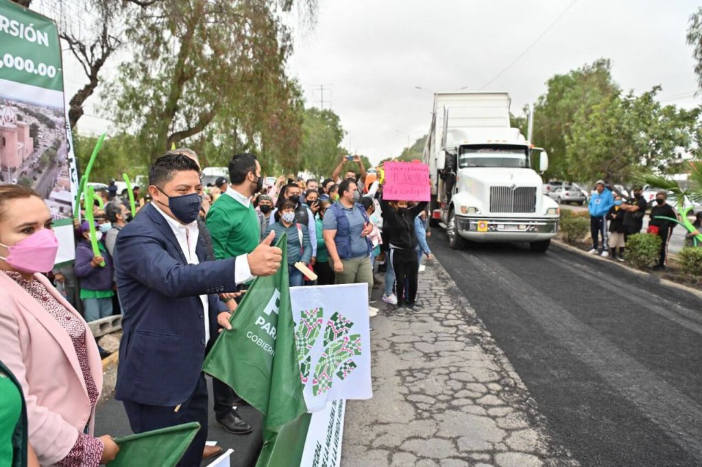 Ricardo Gallardo Cardona dio el banderazo de inicio a las obras de renovación integral de la avenida Fray Diego de la Magdalena,