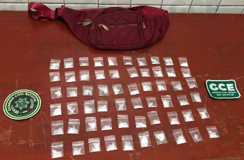 66 dosis de “cristal” y una bolsa de “marihuana” son aseguradas: hay tres detenidos