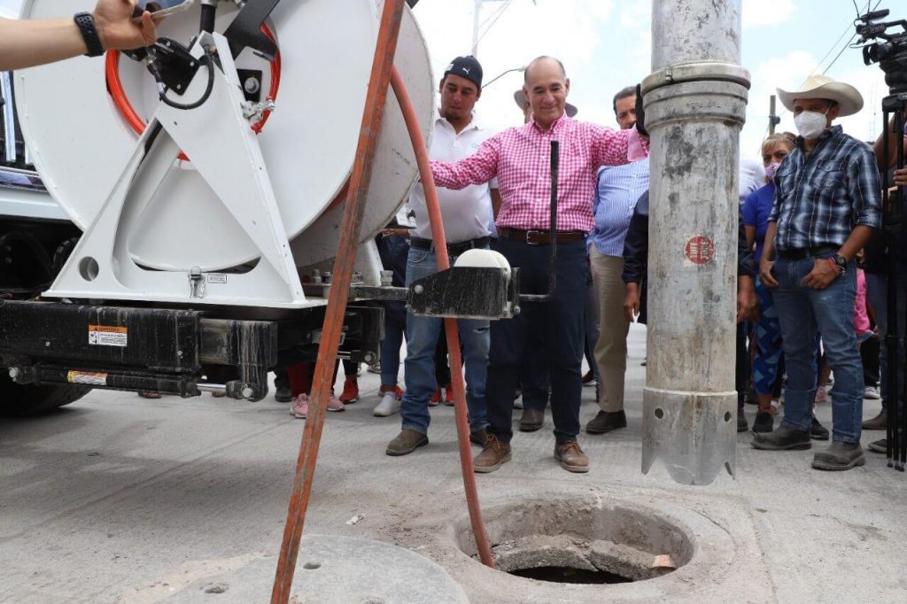 Capital inició los trabajos de limpieza y desazolve de 5 kilómetros de la red de drenaje sanitario en la delegación de Villa de Pozos