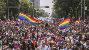 Asisten más de 250 mil personas a la Marcha del Orgullo LGBT+ en la CDMX