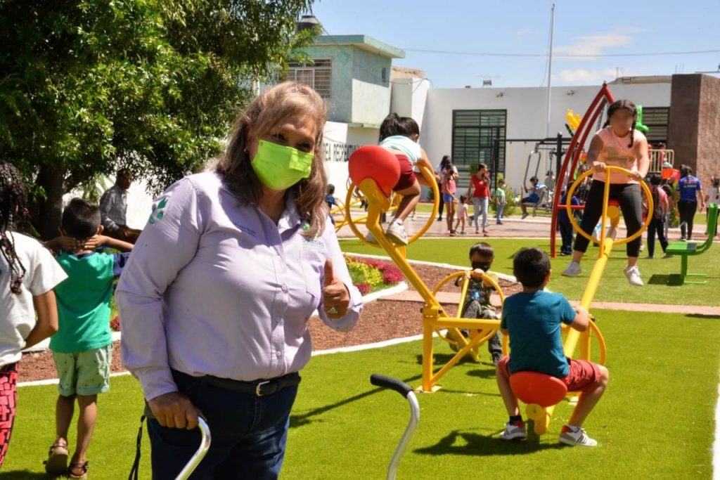 Leonor Noyola, acompañada de integrantes de su gabinete municipal, inauguró el área recreativa “Los Fresnos”.