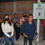 Alcaldesa de Soledad enciende luminarias tipo led en la colonia Rivas Guillen segundo plano