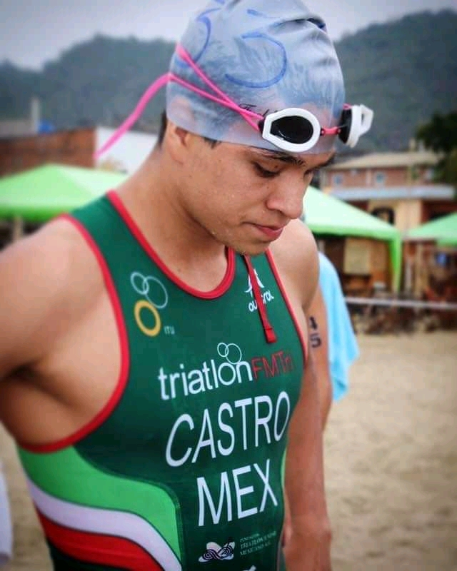 El atleta potosino logra el decimosexto lugar en el campeonato continental de triatlón de las Américas en los Ángeles California.