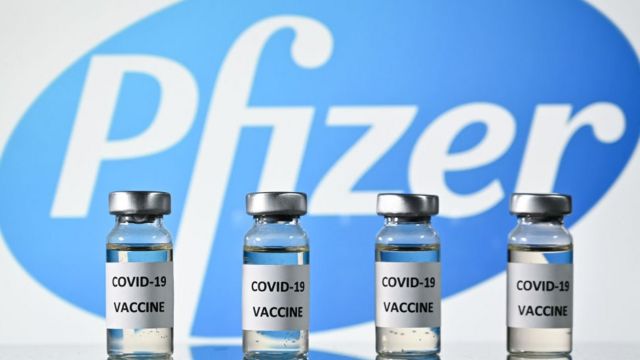 la farmacéutica Pfizer solicitará en los Estados Unidos la autorización para aplicar una tercera dosis de su vacuna