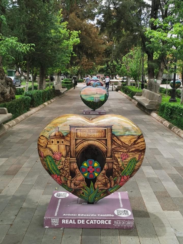 La exposición “El Latido de los Pueblos Mágicos”, conformada por 34 piezas de corazones monumentales que representan a cada localidad