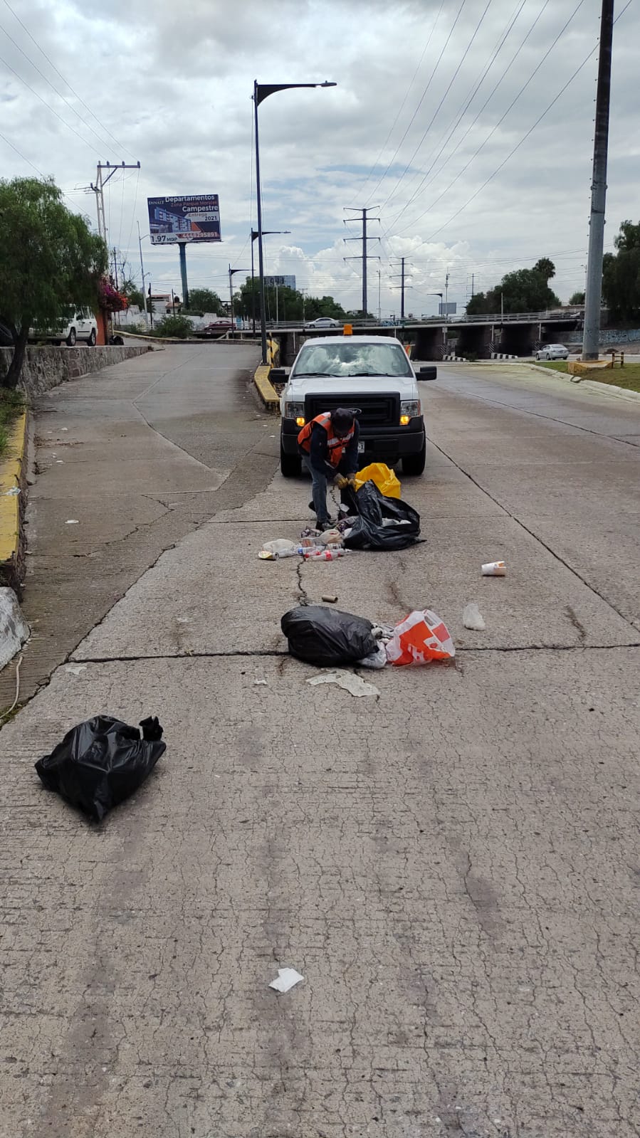 SEDUVOP informó que a través de la Dirección de Mantenimiento se realizaron tareas de limpieza en los bulevares Río Santiago y Río Españita