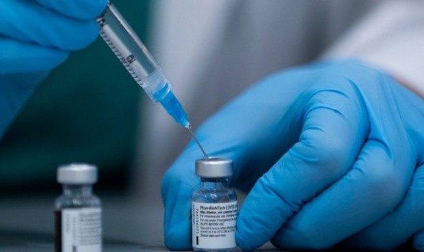 Tercera dosis de la vacuna Pfizer podría mejorar considerablemente la protección contra la variante delta