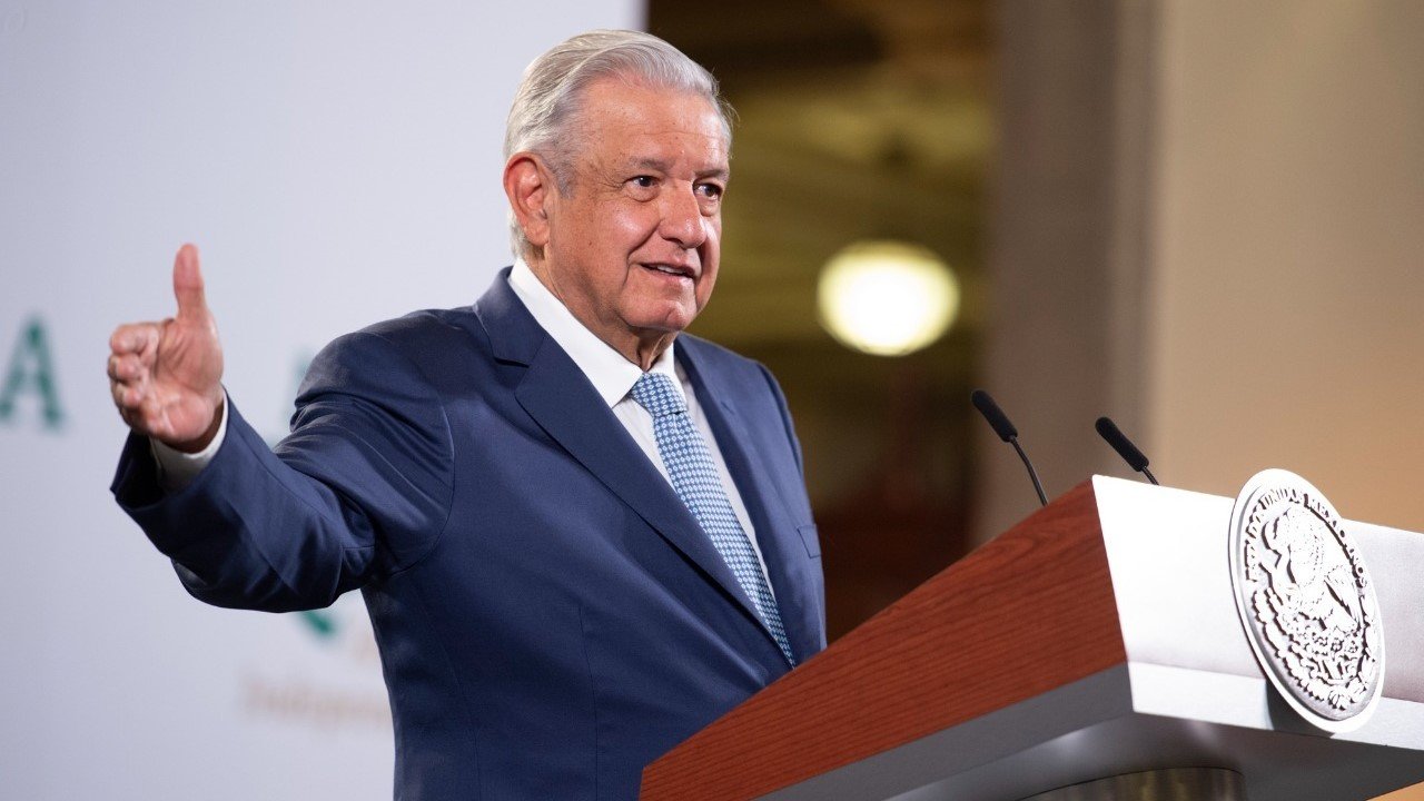 AMLO anunció que se está analizando presentar denuncias en contra de distribuidores que se nieguen a cumplir