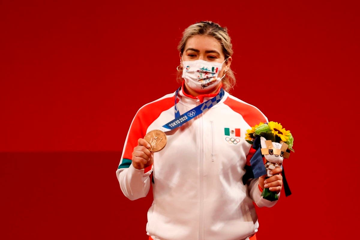 La mexicana Aremi Fuentes logró colgarse la medalla de bronce en la final de levantamiento de pesas por la categoría de 76 kilogramos femenil.