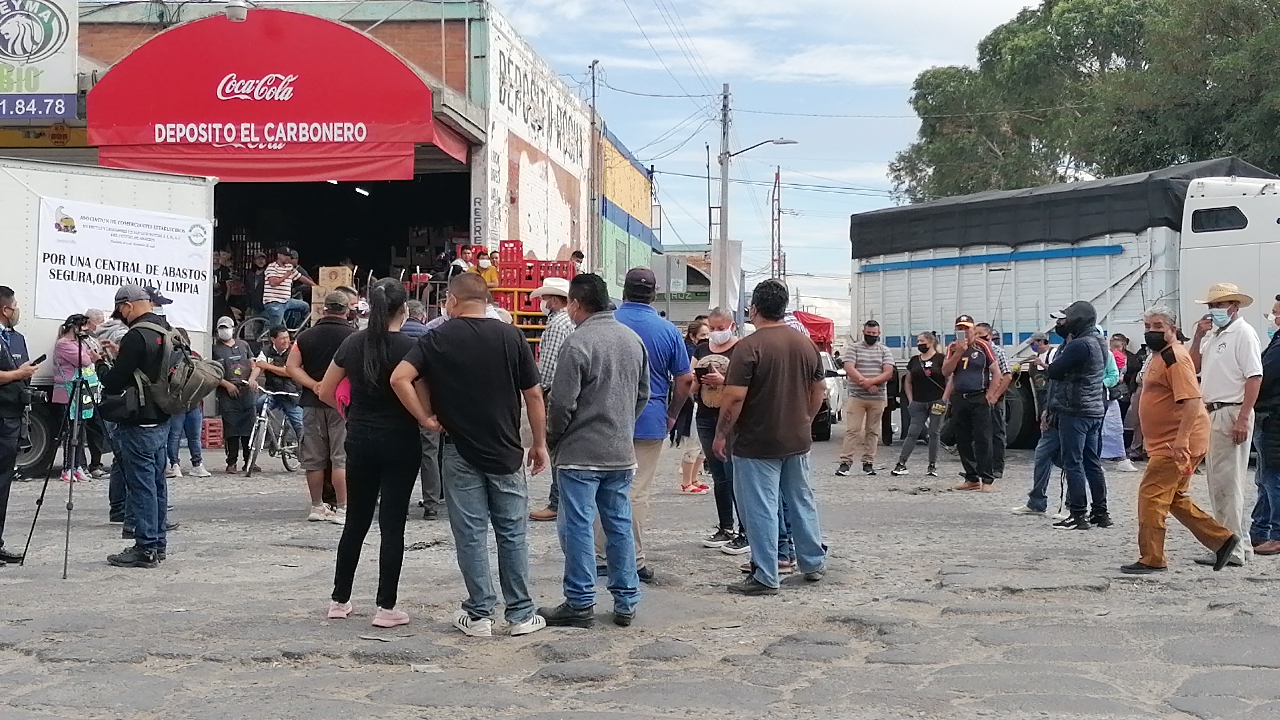 Comerciantes protestan ante inseguridad en la Central de Abastos