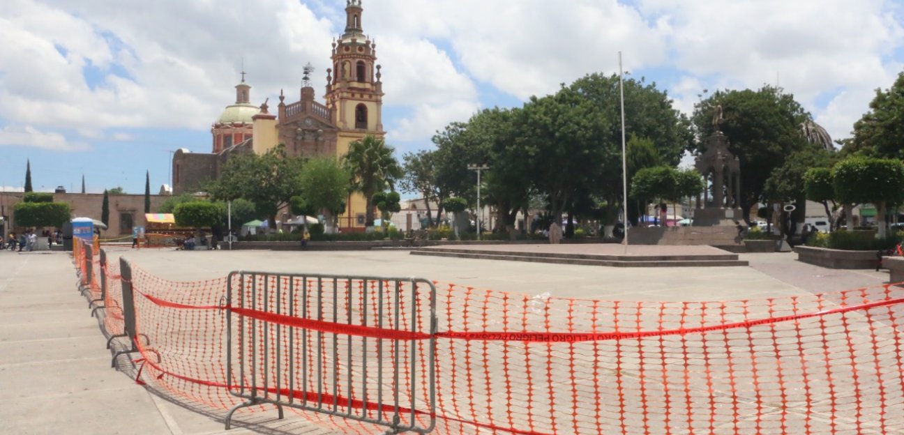 Modifican horarios y cierran plaza principales, con la finalidad de evitar en medida de lo posible la propagación y contagios de Covid-19.