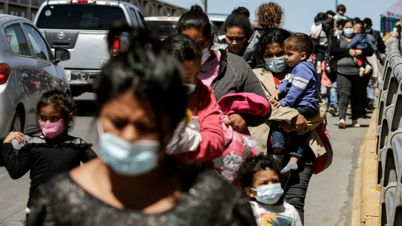 Estado Unidos deporta a migrantes centroamericanos en aviones con destino a México