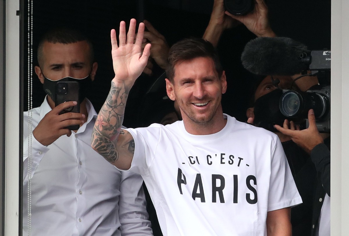 Lionel Messi ya se encuentra en parís para firmar con el PSG