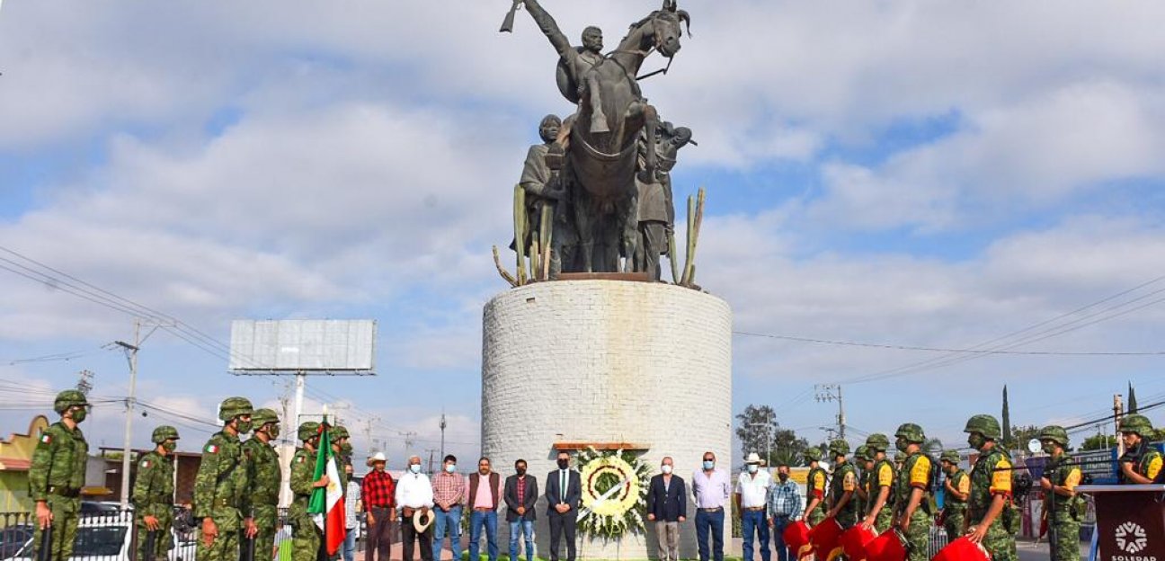 Soledad conmemoró el 142 Aniversario del Natalicio de Emiliano Zapata y realizó acto cívico para frente al monumento en su honor