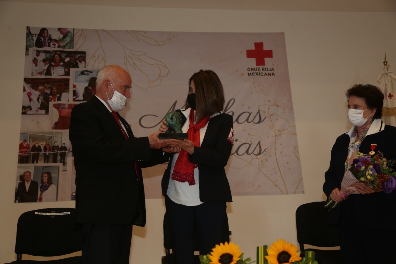 Cruz Roja Mexicana Delegación SLP reconoció la labor de Lorena Valle Rodríguez, Presidenta del DIF como Presidenta Honoraria de Cruz Roja.