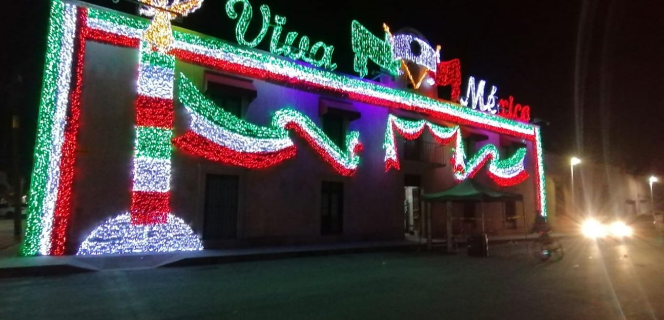 El municipio de Soledad se vistió de colores patrios en su fachada y con impresionantes adornos luminosos alusivos a la celebraciones patrias