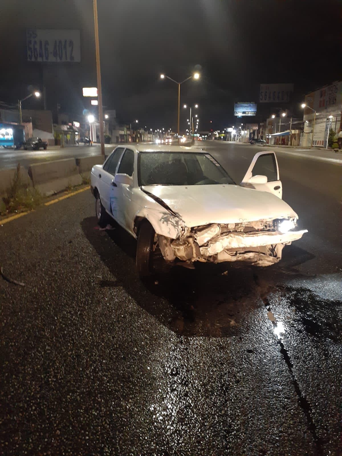 En labores de prevención y vigilancia esta madrugada, se visualiza en la carretera a Ríoverde que había ocurrido un accidente automovilístico