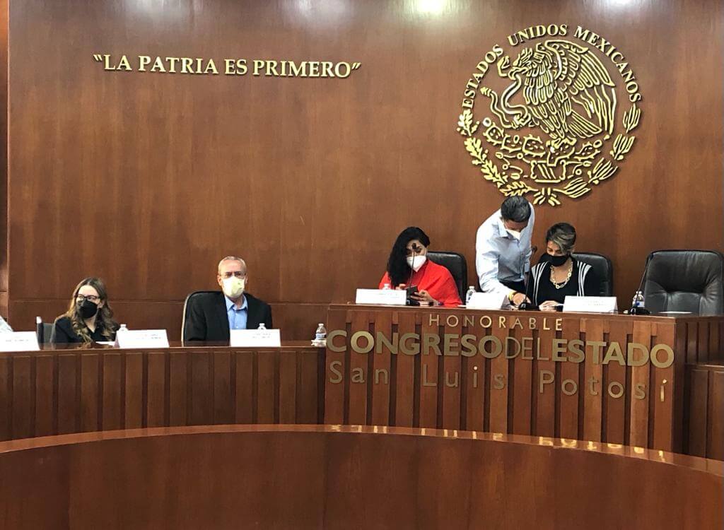 La presidenta de la CEDH y Manuel Frías, acompañaron a la diputada Gabriela Martínez Larraga en la instalación de la comisión de Derechos Humanos