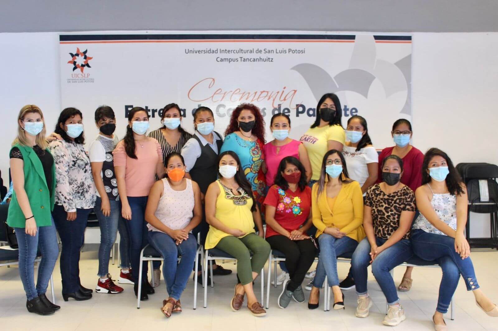 La titular del IMES visitó el Centro de Reinserción Social para entregar reconocimientos y premios por el certamen “Mujeres de Alas Grandes”.