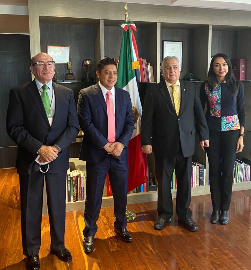 El Mandatario potosino se entrevistó con el titular de Sectur y el representante del gobierno federal, en la Ciudad de México