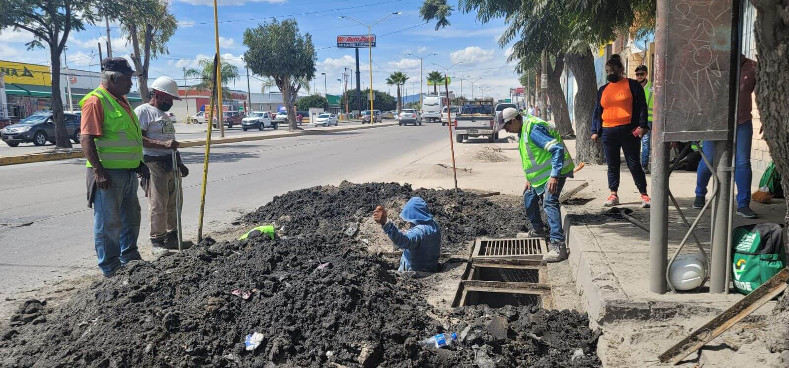 Esté martes el Ayuntamiento de Soledad de Graciano Sánchez,  puso en marcha un programa de rehabilitación de rejillas