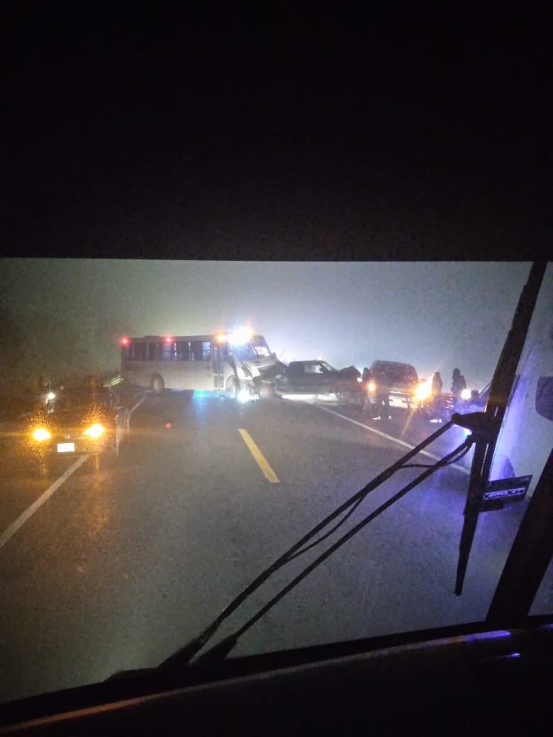 En coordinación con la Policía Estatal y de emergencia, atienen los accidentes viales que se registraron esta mañana en la carretera 37.