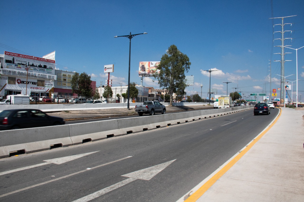 Esto ante el conflicto vial detectado por el cierre de acceso a carriles centrales de la avenida Salvador Nava Martínez en el tramo de puente Pemex