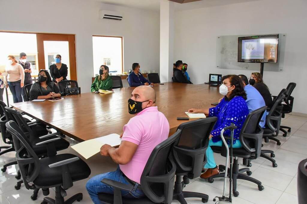 La alcaldesa de Soledad, Leonor Noyola, acompañada de regidores, fueron partícipes de la capacitación virtual que este jueves ofreció el CEFIM