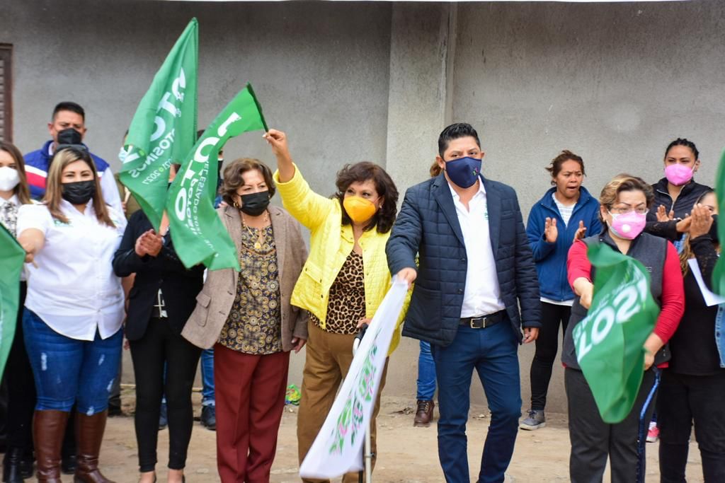 La alcaldesa de Soledad y el Gobernador del Estado, arrancaron las obras de pavimentación y drenaje en la colonia Rivas Guillen 2do Plano.