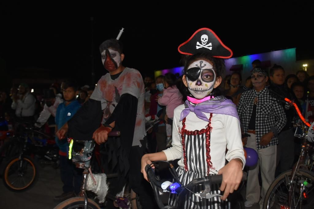 Con éxito se realizó la Rodada Nocturna de Día de Muertos y el concurso de disfraces, organizado por el Ayuntamiento de Soledad