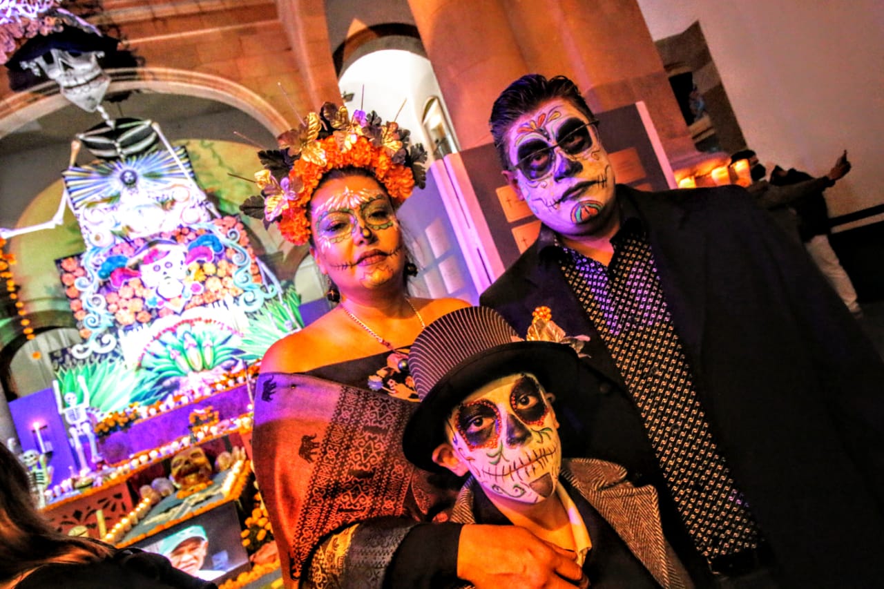 Con Altar monumental abre sus puertas Palacio municipal por el Día de muertos