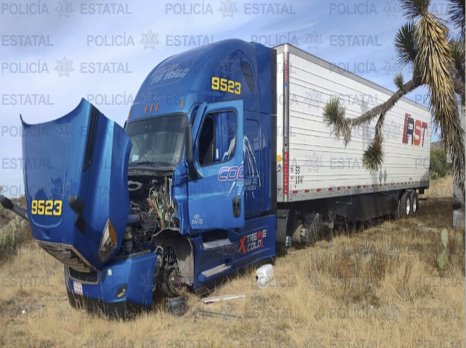 Estatales localizaron 2 tráileres, uno de los cuáles contaba con reporte de robo con violencia, mientras que el otro se encontraba abandonado