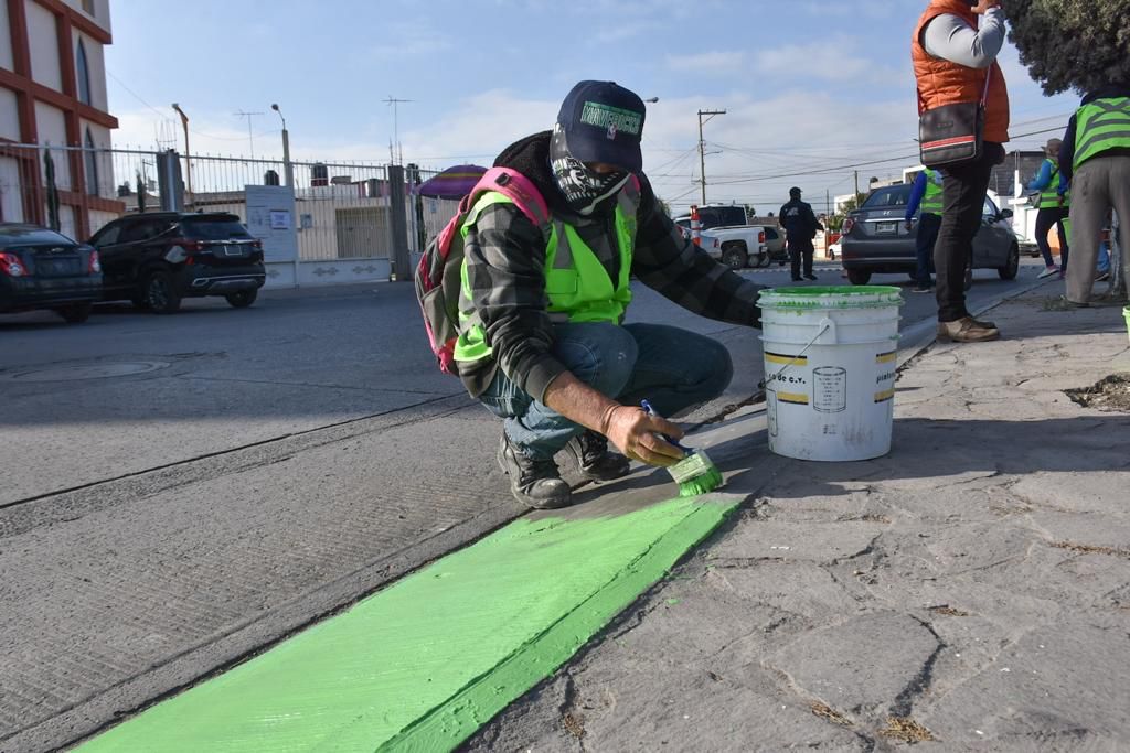 La alcaldesa puso en marcha el programa de aseo integral de calles, avenidas, camellones y vialidades el cual dio inicio en la avenida Cactus.