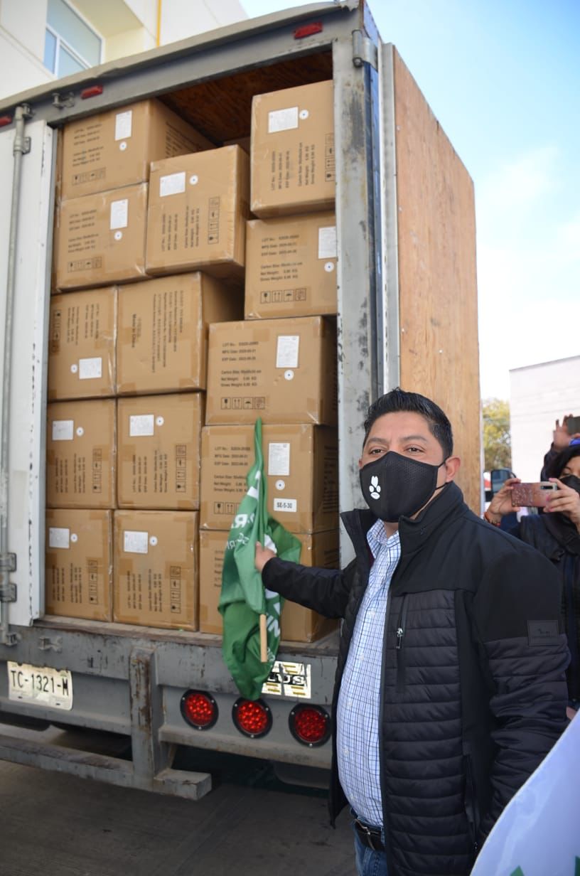 Salud destaca la donación de un camión con material de protección para personal médico y de enfermería de las cuatro zonas de la entidad.