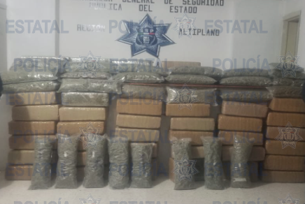 Policía Estatal informa el decomiso de 38 paquetes y 34 bolsas en cuyo interior se descubrió hierba seca verde con las características de la marihuana