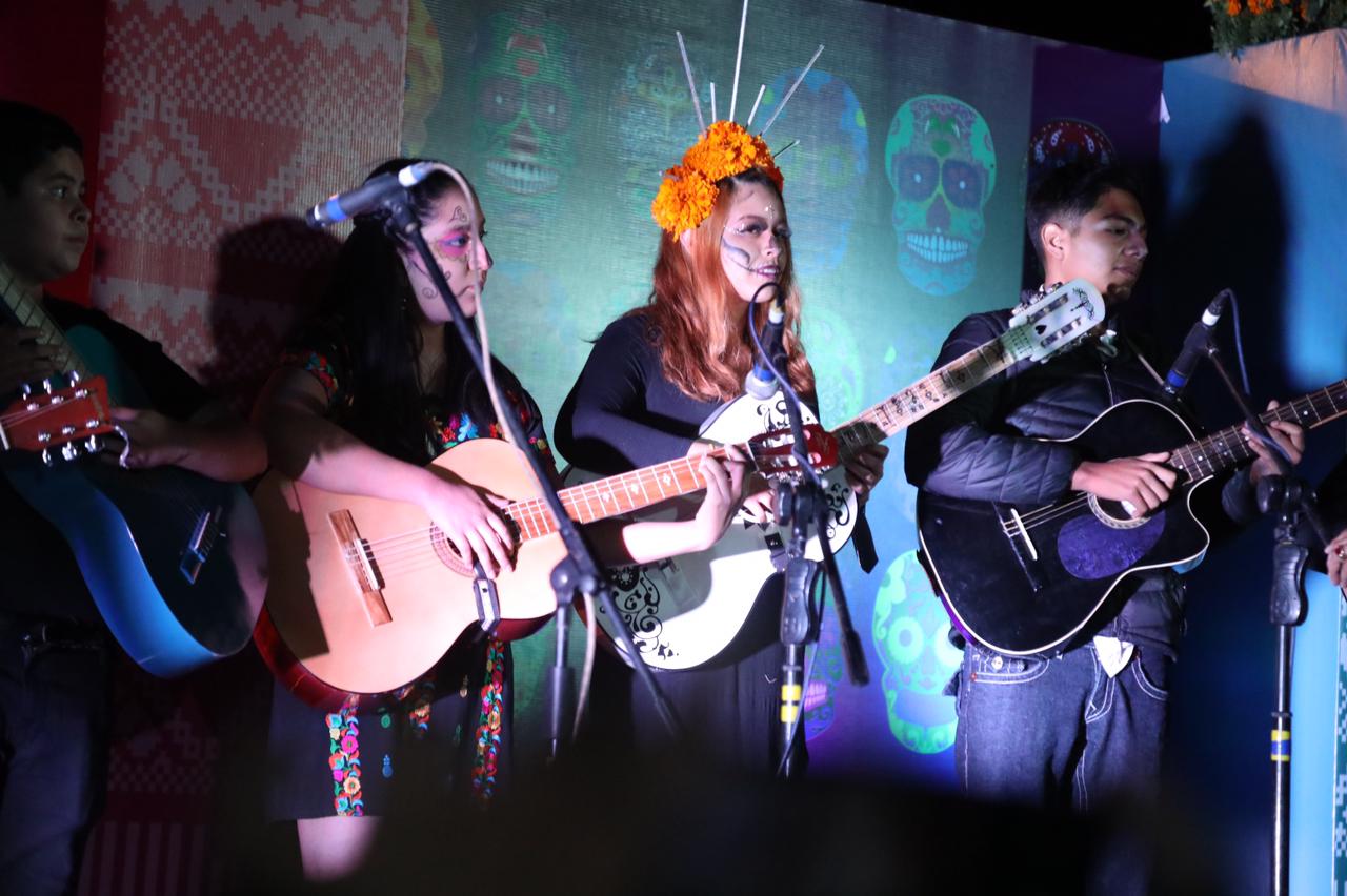 Con éxito culminó el Primer Festival Cultural de Día de Muertos en el Pueblo Mágico de Santa María del Río, que atrapó la atención de propios y extraños