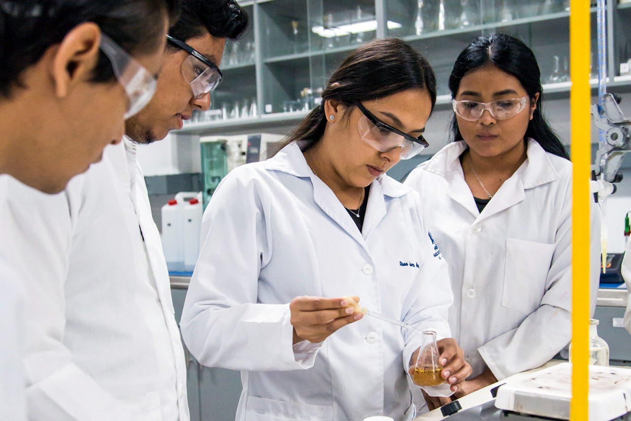 Como un posgrado joven se define la especialización en Ciencias Farmacobiológicas que ofrece los programas educativos de maestría y doctorado en la UASLP