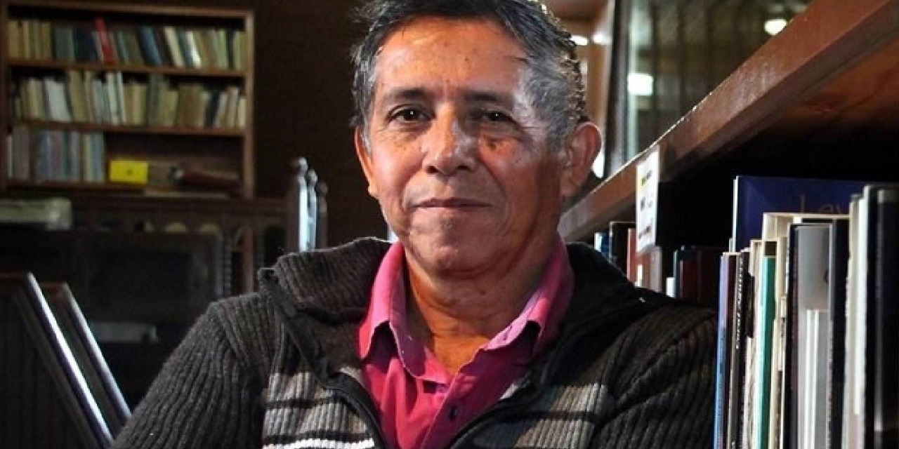 El poeta Margarito Cuéllar, ganador del Premio Internacional de Poesía Golden Magnolia 2021 en Shanghái, China,