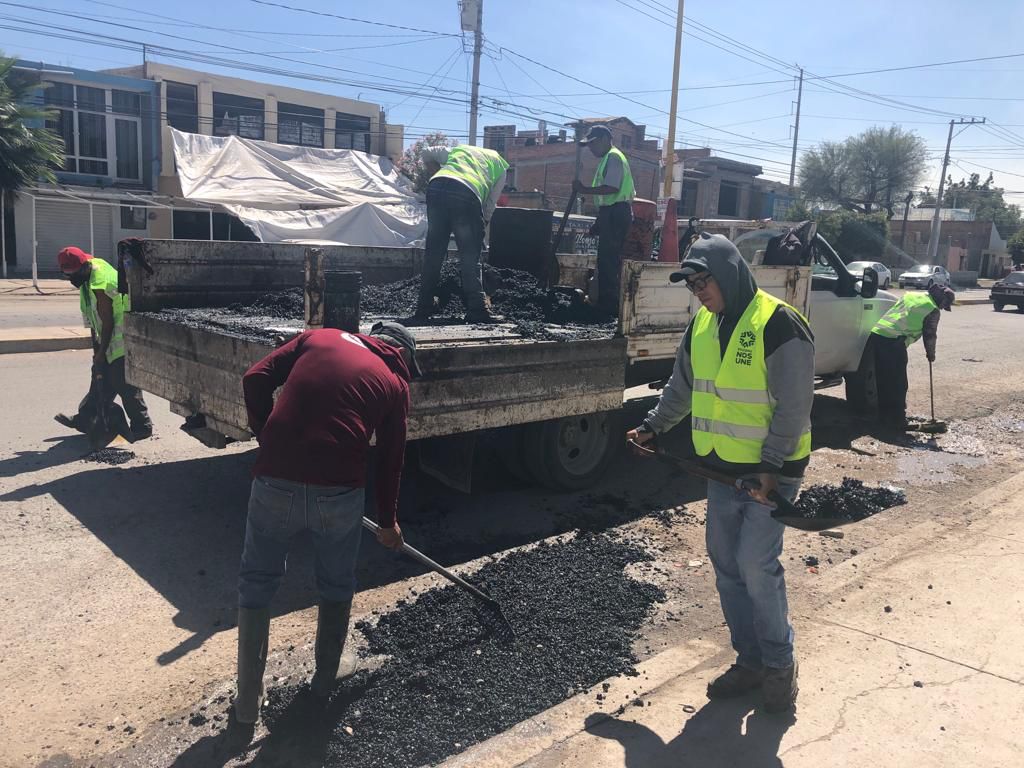 Salas Rodríguez Manifestó que el programa de bacheo dio inicio en avenida San Pedro, además, se atienden áreas como Valentín Amador y Rivas Guillén.